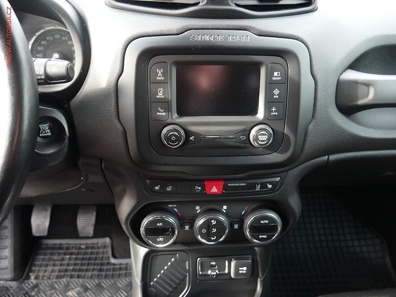 Jeep Renegade (2016) 1.4 MultiAir limited, ČR, AC - fotka 11 z 19