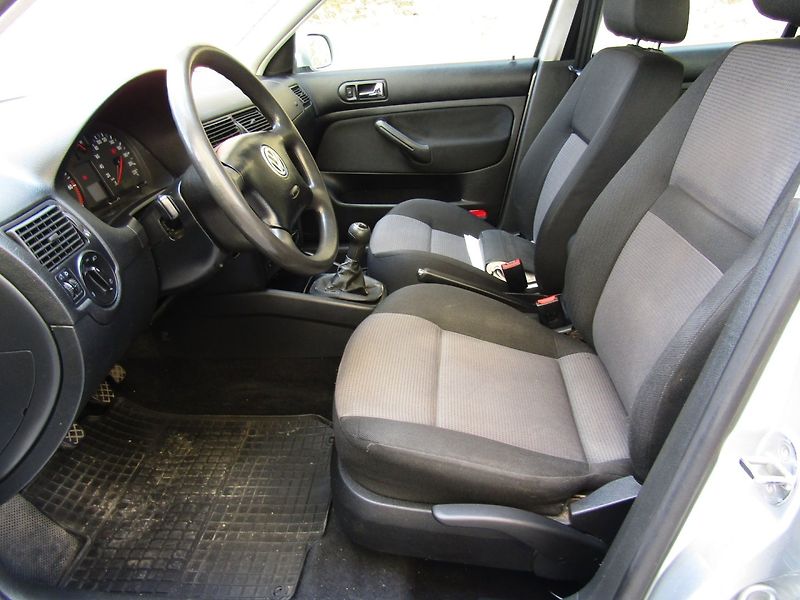 Volkswagen Golf (2002) 1.4 16V KLIMA FUNKČNÍ - fotka 19 z 34