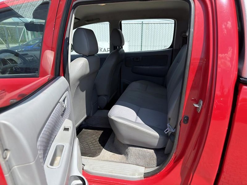 Toyota Hilux 2.5 D-4D 4x4 - fotka 7 z 14