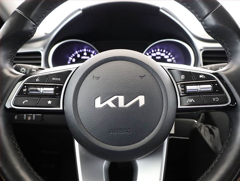 Kia Ceed (2023) 1.5 T-GDI - fotka 8 z 20