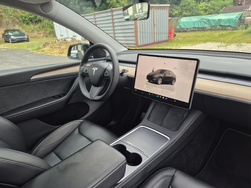 Tesla Model Y LONG RANGE DUAL MOTOR TZ 89 % - fotka 39 z 48