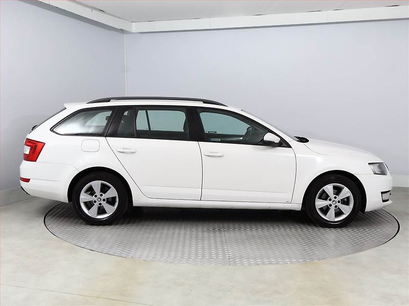 Škoda Octavia (2014) Elegance 1.6 TDI, Serv.kniha - fotka 6 z 14