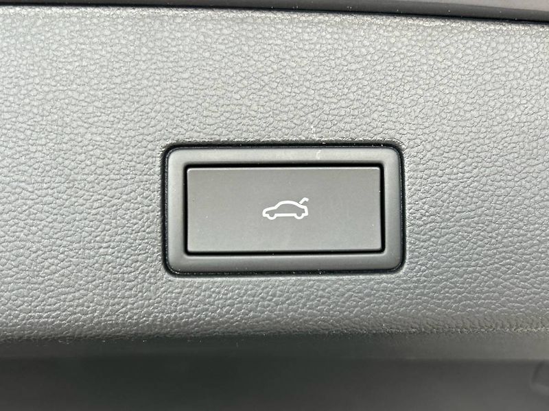 Volkswagen Golf (2026) Variant 1.5 eTSI 7DSG People - fotka 14 z 35
