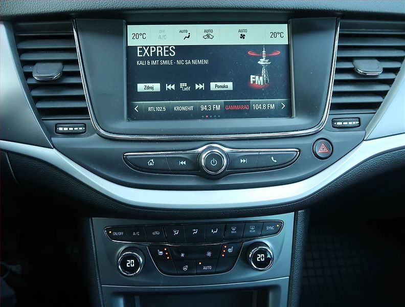 Opel Astra (2019) 1.6 CDTI, Navi, Tempomat - fotka 12 z 20