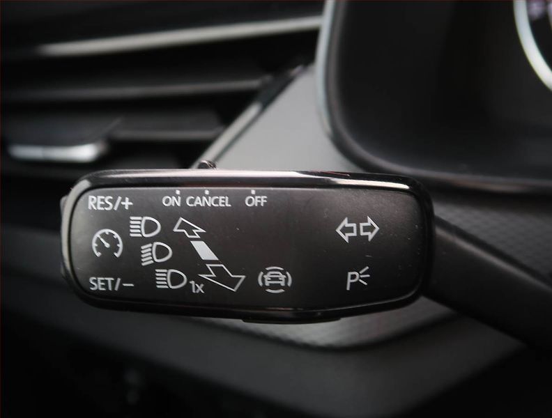 Škoda Kamiq (2022) Ambition Plus 1.0 TSI - fotka 17 z 20