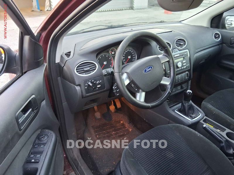Ford Focus (2004) 1.6 i, autoAC, tažné - fotka 3 z 3