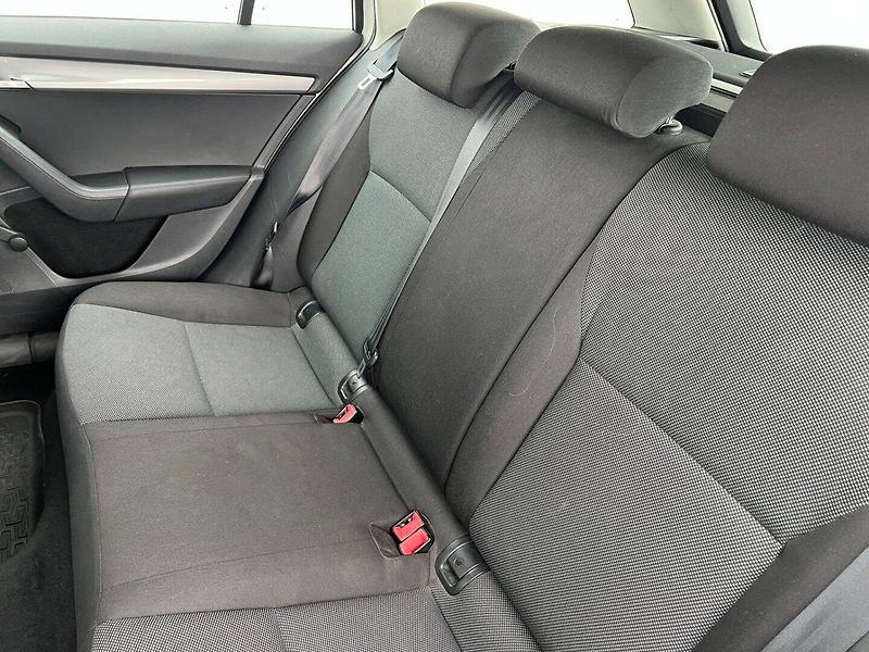 Škoda Octavia (2014) 1.6TDi 77kW! 2x kola! 1.maj+ČR - fotka 15 z 18