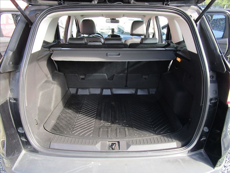 Ford Kuga 1.5 EcoBoost AWD, automat - fotka 35 z 42