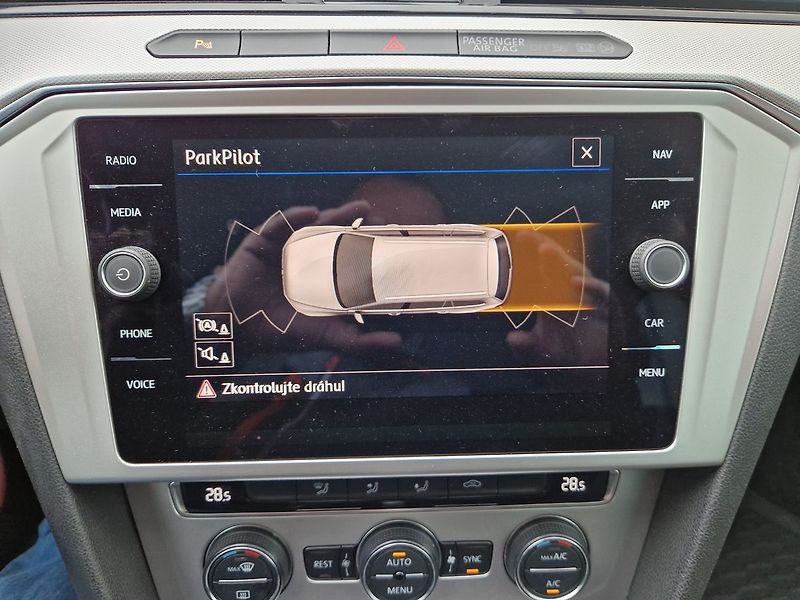 Volkswagen Passat Comfortline 1.4 TSI ACT - fotka 19 z 36