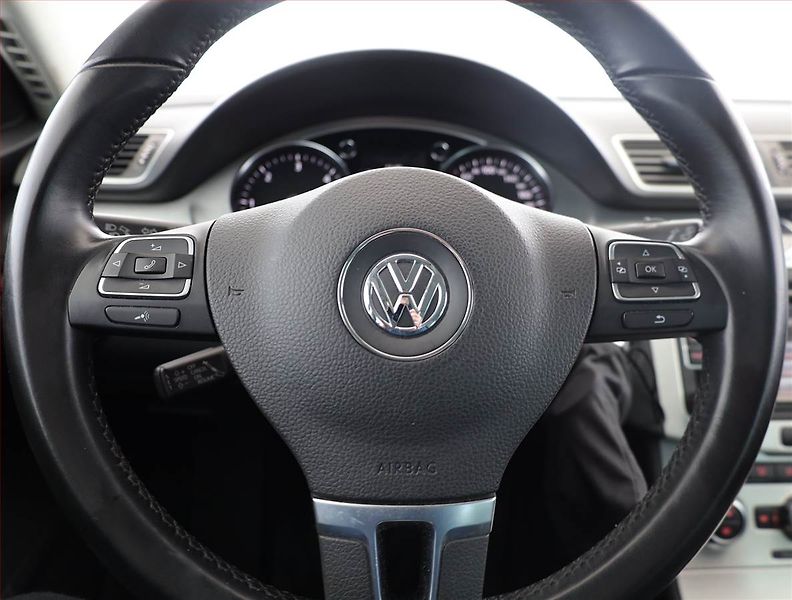 Volkswagen Passat (2013) 2.0 TDI, 4X4, Serv.kniha - fotka 8 z 18