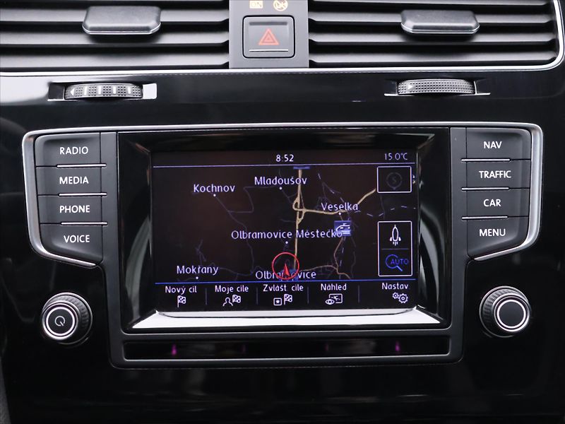 Volkswagen Golf 1,4 TSI Highline Bi-xenon - fotka 18 z 28