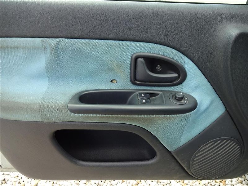 Renault Clio 1,2i - fotka 15 z 32