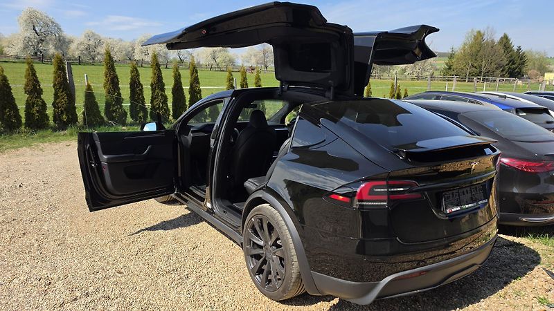 Tesla Model X (2023) Plaid - Tažné 2 250 kg - fotka 11 z 11
