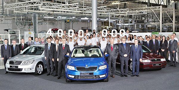 ŠKODA dnes v Mladé Boleslavi vyrobila čtyřmiliontý vůz řady Octavia v novodobé historii modelu. Jubilejním vozem je ŠKODA Octavia třetí generace v odstínu Race Blue.  
