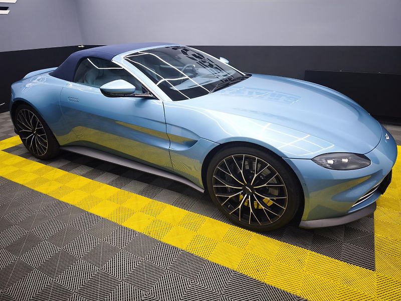 Aston Martin V8 Vantage (2022) - fotka 8 z 33