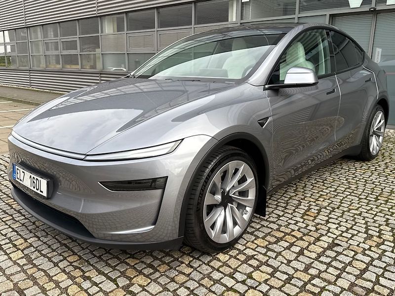 Tesla Model Y (2025) - fotka 14 z 76