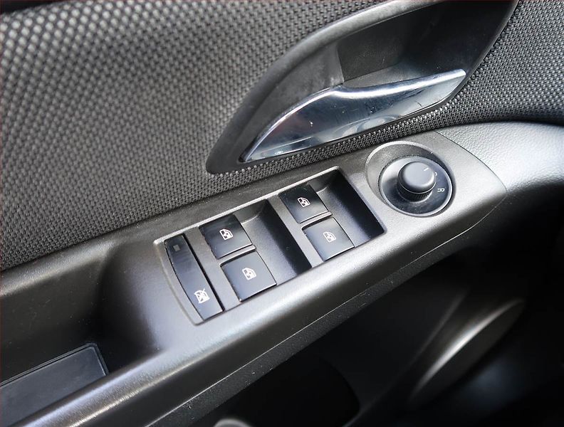 Chevrolet Cruze (2013) 1.8 i 16V, po STK - fotka 16 z 17