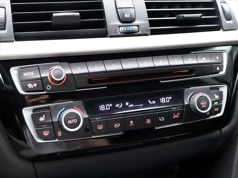 BMW Řada 3 2,0 320d 140kW xDrive CZ Sport - fotka 26 z 37