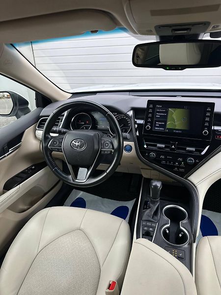 Toyota Camry (2021) 2.5 HEV EXECUTIVE AUTOMAT - fotka 15 z 37