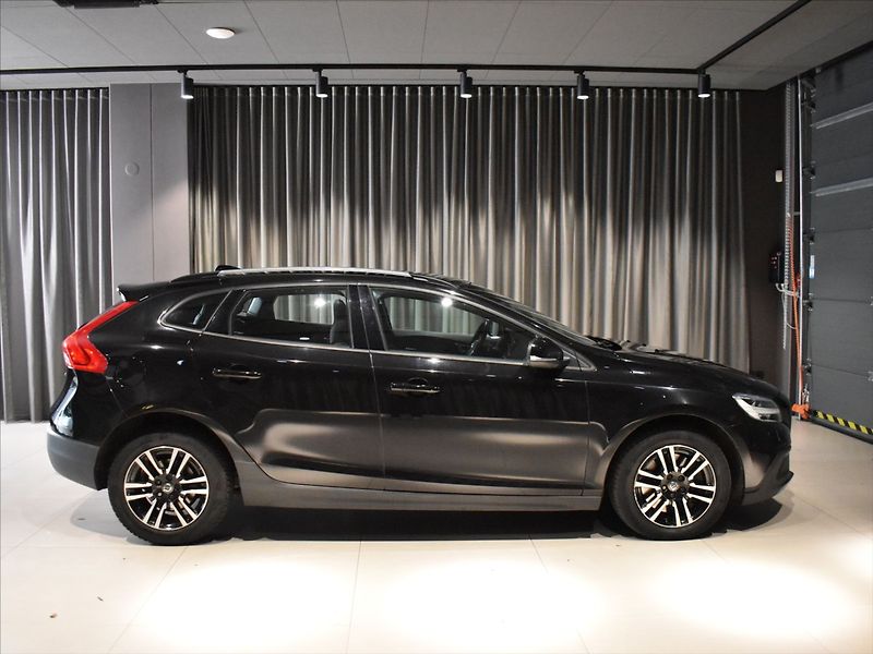 Volvo V40 2,0 D3 Cross Country Adapt.tem - fotka 3 z 25