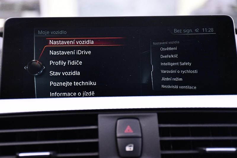 BMW Řada 3 330d xDrive MPaket SERV.KNÍŽKA - fotka 39 z 50