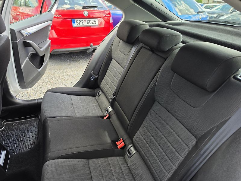 Škoda Octavia 1.6 TDI DSG  - fotka 11 z 20