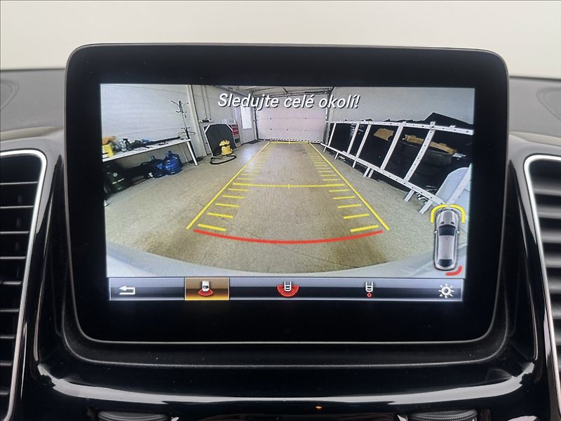 Mercedes-Benz GLE 3,0 AMG 4X4 LED DPH PANO TAŽNÉ - fotka 23 z 46