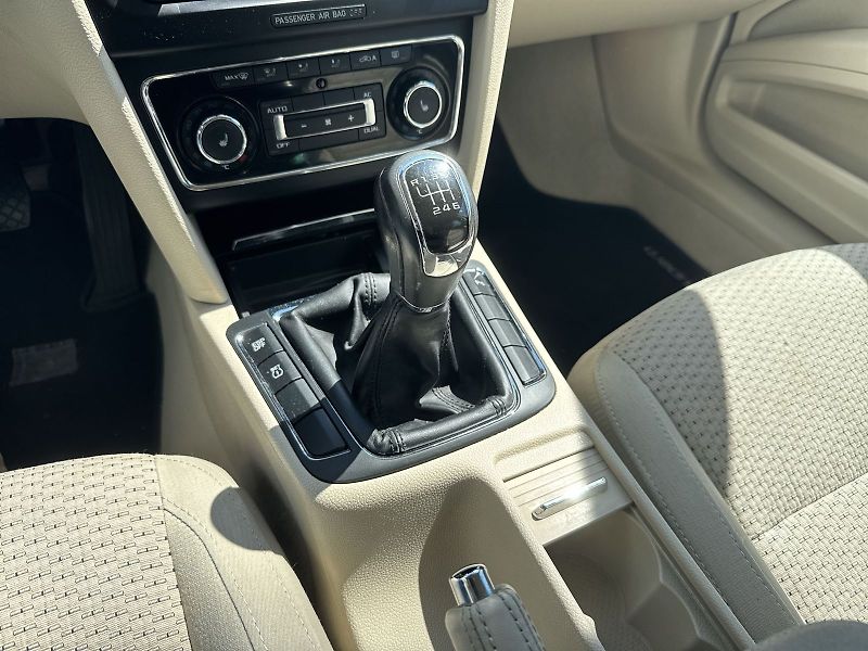 Škoda Superb (2009) 2.0 TDI Ambition - fotka 21 z 28