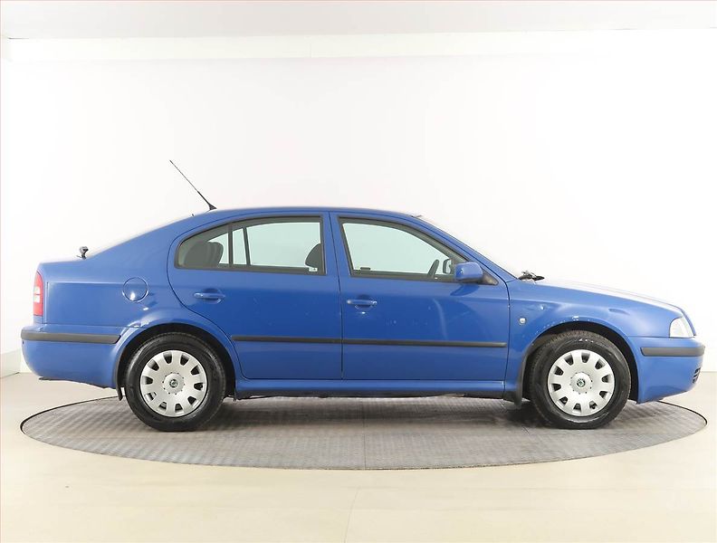 Škoda Octavia (2009) 1.9 TDI , ČR,1.maj - fotka 6 z 15
