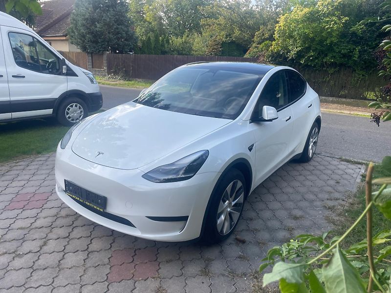 Tesla Model Y RWD 235kw 95,0 % - fotka 2 z 40