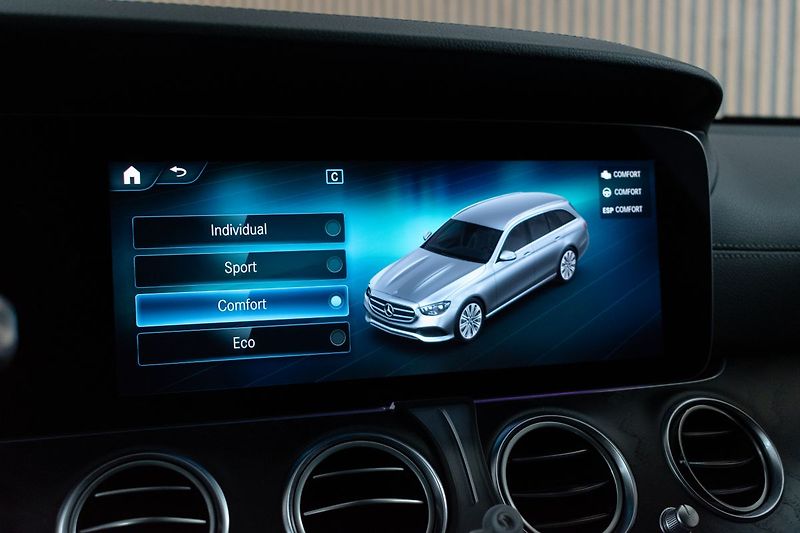 Mercedes-Benz Třídy E E 220d AMG*4MATIC*TAŽNÉ*ACC*ČR - fotka 39 z 52