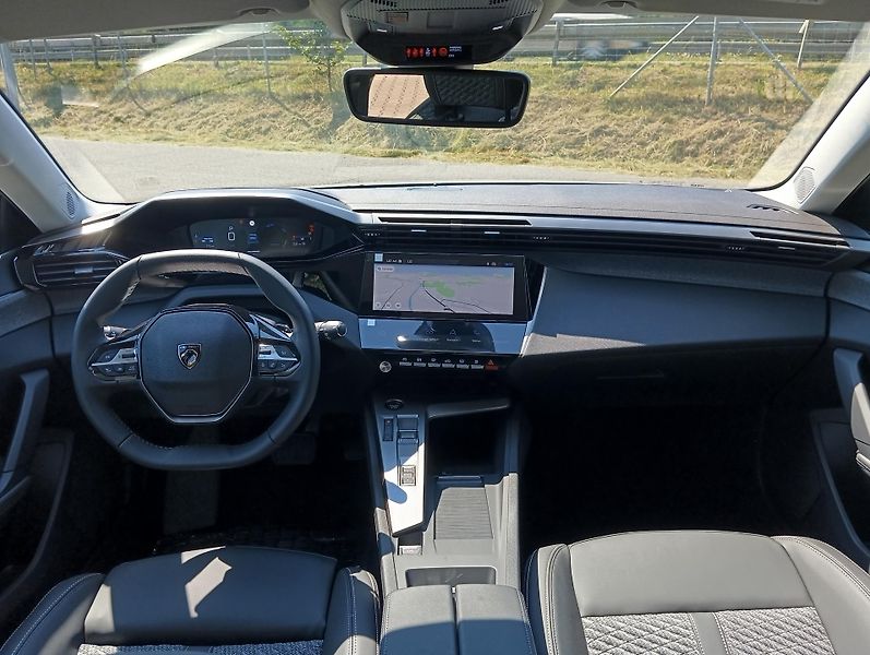 Peugeot 308 (2026) SW ALLURE Hybrid 145 e-DCS6 - fotka 11 z 24