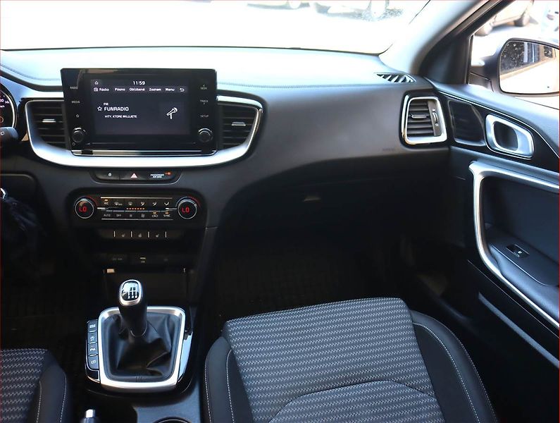 Kia Ceed (2022) 1.6 CRDi MHEV, Serv.kniha - fotka 8 z 18