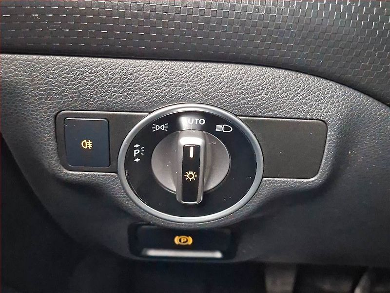 Mercedes-Benz Třídy A (2014) A 180 d, Navi, Xenony - fotka 19 z 20