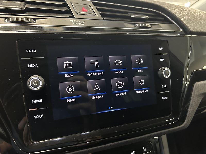 Volkswagen Touran (2023) 2.0TDi Highline LED Kamera TZ - fotka 14 z 35