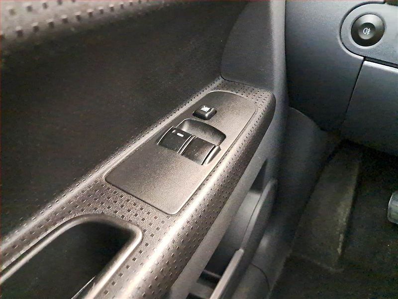 Mitsubishi Colt (2009) 1.1, Serv.kniha - fotka 16 z 16