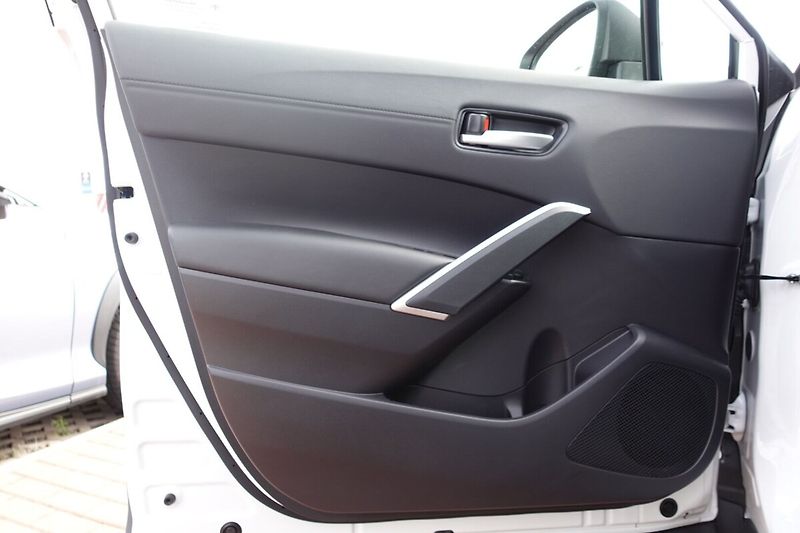 Toyota Corolla Cross 1,8 HEV Comfort Business - fotka 9 z 33