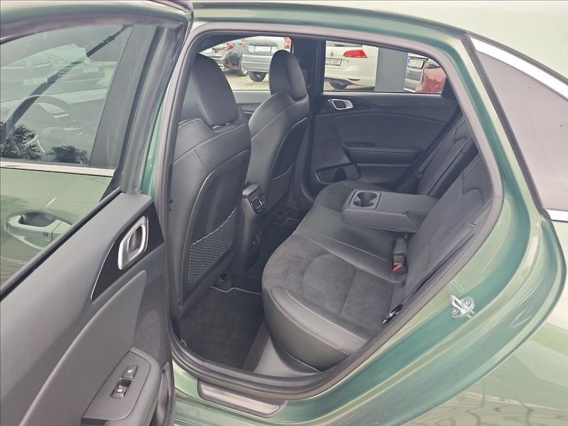 Kia Ceed 1,5 T-GDI 7DCT automat  GT-Lin - fotka 11 z 25