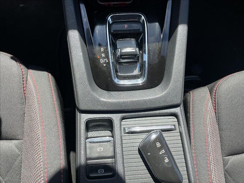 Škoda Octavia 2,0 TSi 180kw RS DSG Style Plu - fotka 26 z 39