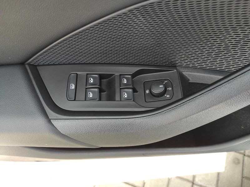 Škoda Octavia 2,0TDi 85kW, Ambition Plus, ČR - fotka 27 z 48