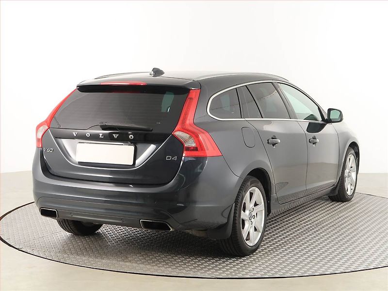 Volvo V60 (2014) D4 2.0, Automat, Navi, Xenony - fotka 5 z 18