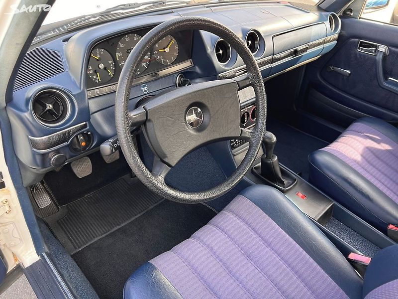 Mercedes-Benz 123 230E - fotka 11 z 23