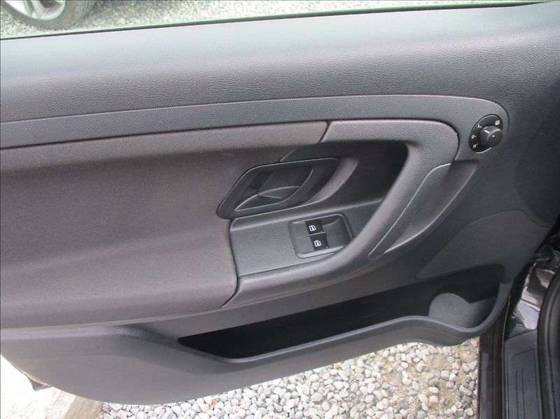 Škoda Fabia 1,2 TSI, klima, serv. kniha, - fotka 12 z 28