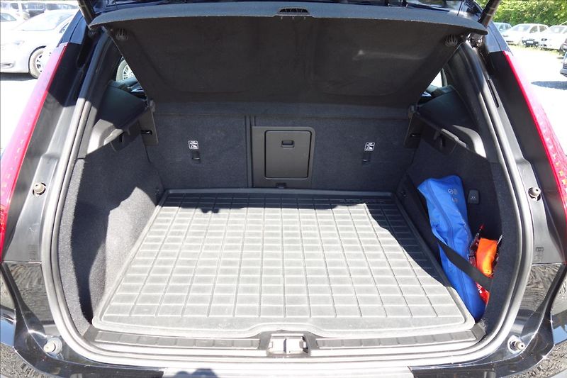Volvo XC40 2,0 D4, ČR, SERVIS.KN., AWD. - fotka 17 z 39