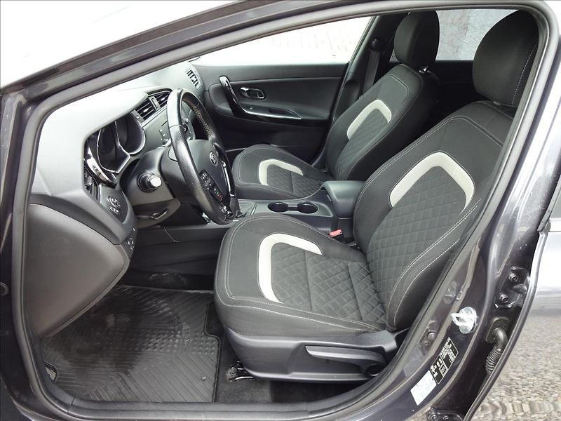 Kia Ceed 1,6 CRDi 100kW GT LINE - fotka 16 z 50