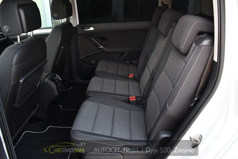 Volkswagen Touran 1.6TDi DSG  - fotka 13 z 48