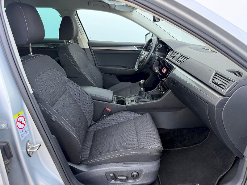Škoda Superb (2023) 2.0 TDI 110kW Style Matrix Man - fotka 28 z 34