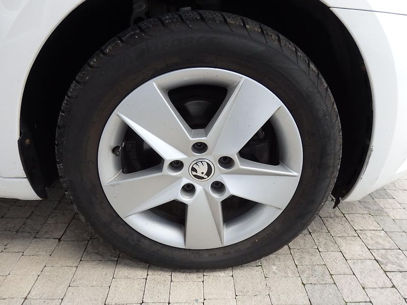 Škoda Octavia 1.6 TDI 85 kW KLIMA, ESP - fotka 13 z 15