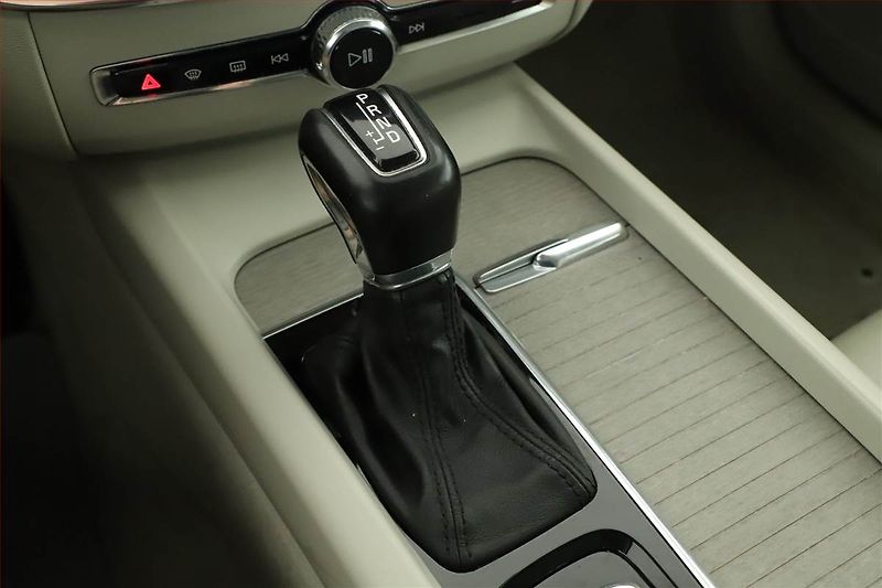 Volvo XC60 (2018) D4 AWD - fotka 10 z 27