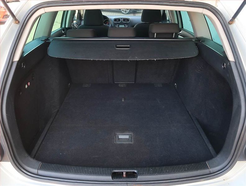 Volkswagen Golf (2010) 1.6 TDI, po STK, Tažné - fotka 13 z 14